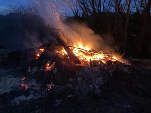 210406 – Feuer bei Aufräumungsarbeiten